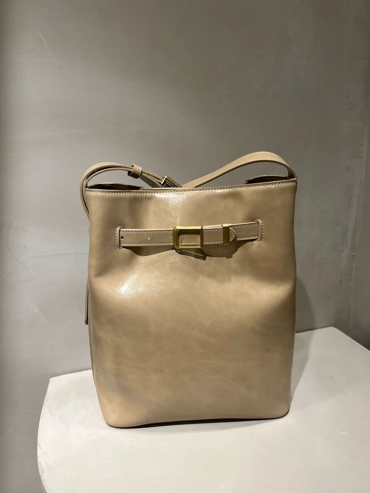Korean New Fashion Oil Wax Leather Cowhide Shoulder Bag Large Capacity Crossbody Bucket Bag Commuter Lady Purses Luxury Handbags