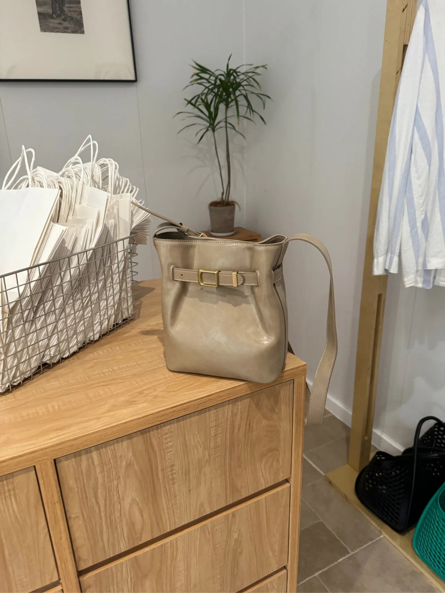 Korean New Fashion Oil Wax Leather Cowhide Shoulder Bag Large Capacity Crossbody Bucket Bag Commuter Lady Purses Luxury Handbags