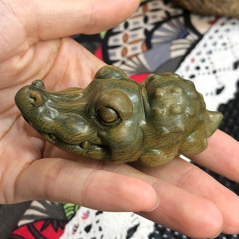 Lacquer-free wax-free natural green sandalwood carving crocodile hand piece home ornaments ornaments with lovely play piece