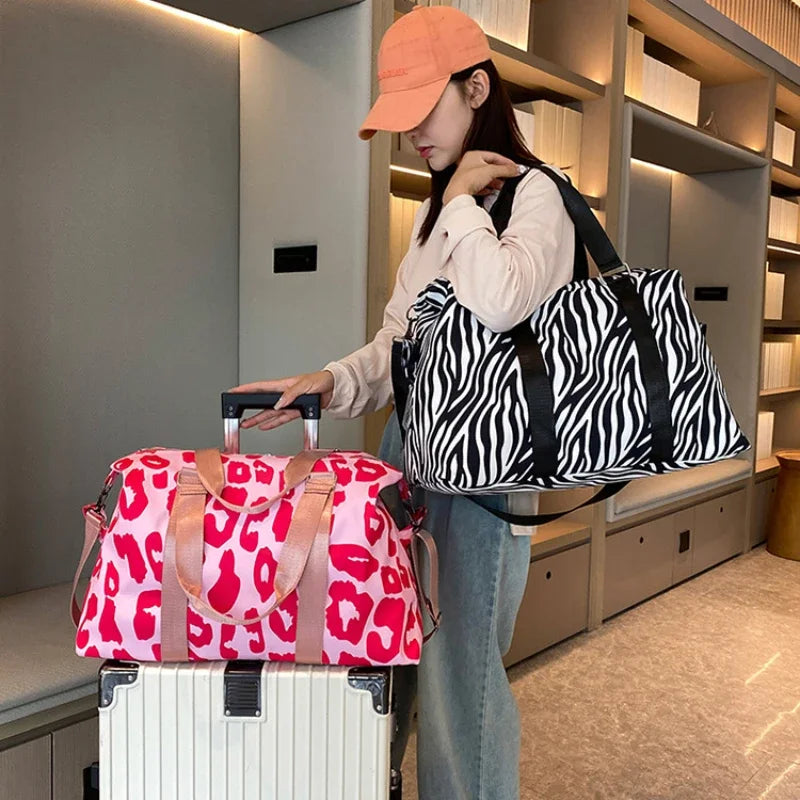 Large Capacity Travel Bag Wet and Dry Shoulder Luggage Handbag Leisure Sports Fitness Bag Leopard Print Women's Travel Backpack