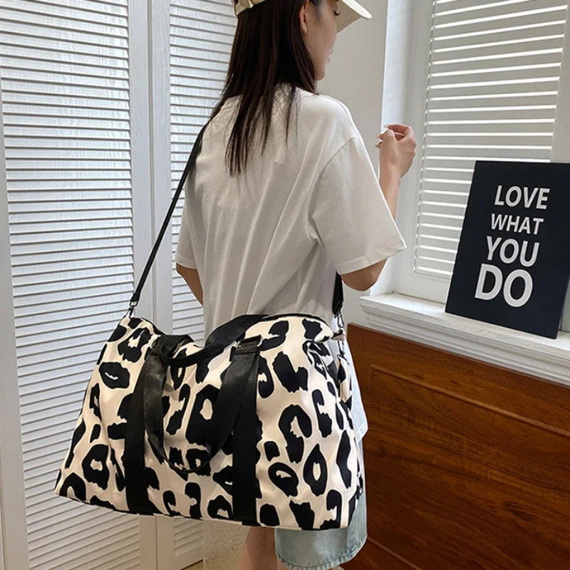 Large Capacity Travel Bag Wet and Dry Shoulder Luggage Handbag Leisure Sports Fitness Bag Leopard Print Women's Travel Backpack