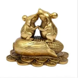 Light absorbing property in copper money and property belong to wishful longevity in those lucky pika ornaments