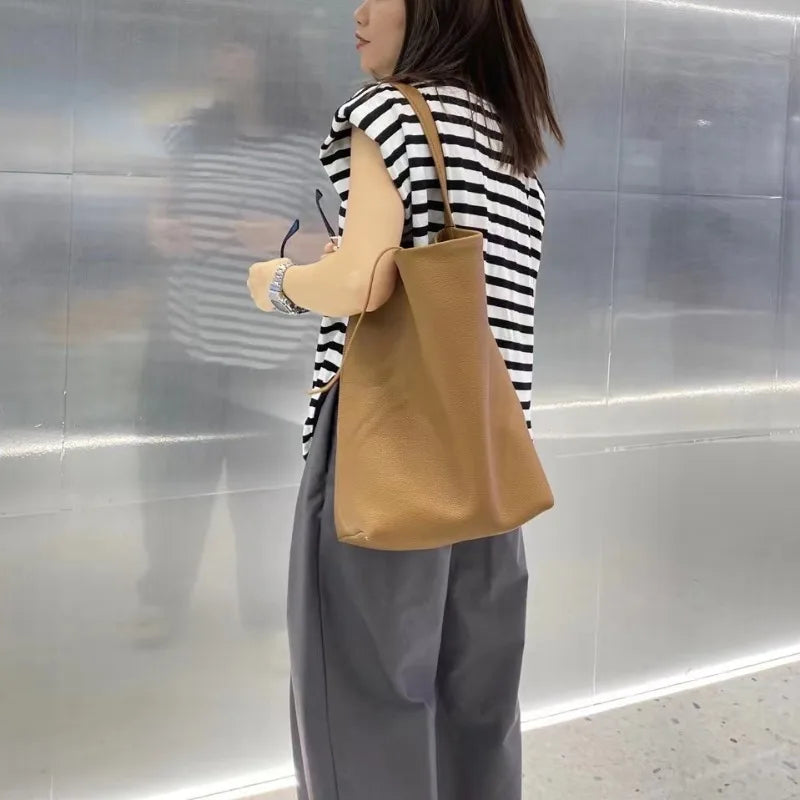 Luxury Cowhide Bucket Bag Women 2024 New Large Capacity Shoulder Bags Casual Shopping Travel Bagsolid All-match Commuter Purses