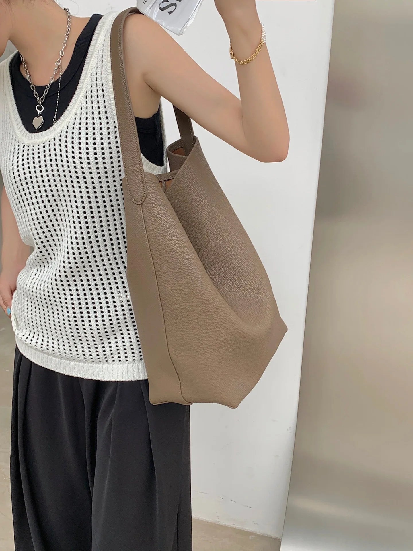 Luxury Cowhide Bucket Bag Women 2024 New Large Capacity Shoulder Bags Casual Shopping Travel Bagsolid All-match Commuter Purses