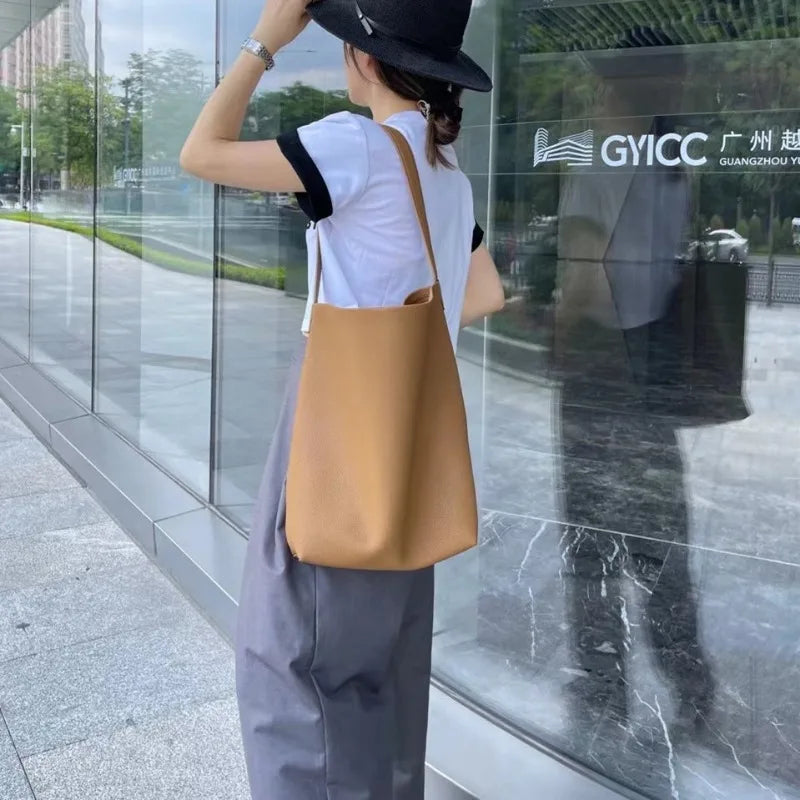 Luxury Cowhide Bucket Bag Women 2024 New Large Capacity Shoulder Bags Casual Shopping Travel Bagsolid All-match Commuter Purses