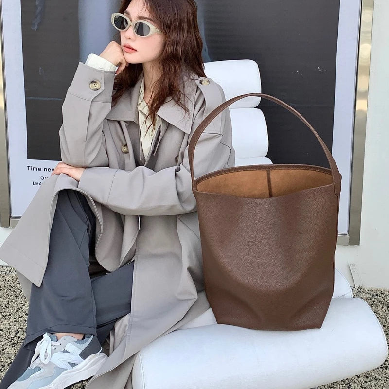 Luxury Cowhide Bucket Bag Women 2024 New Large Capacity Shoulder Bags Casual Shopping Travel Bagsolid All-match Commuter Purses