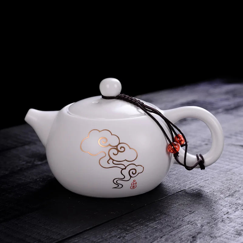 Matte White Ceramic Teapot Creative Chinese Kungfu Teaware Tea Maker 250ml Travel Hand Grip Pot Household Porcelain for Cha