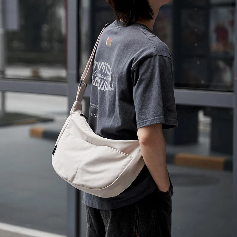 Messenger Bag Large Capacity 10 inch iPad Men and Women Fashion Waterproof Dumpling Bag Zipper Anti-theft Hobo Crossbody Bag