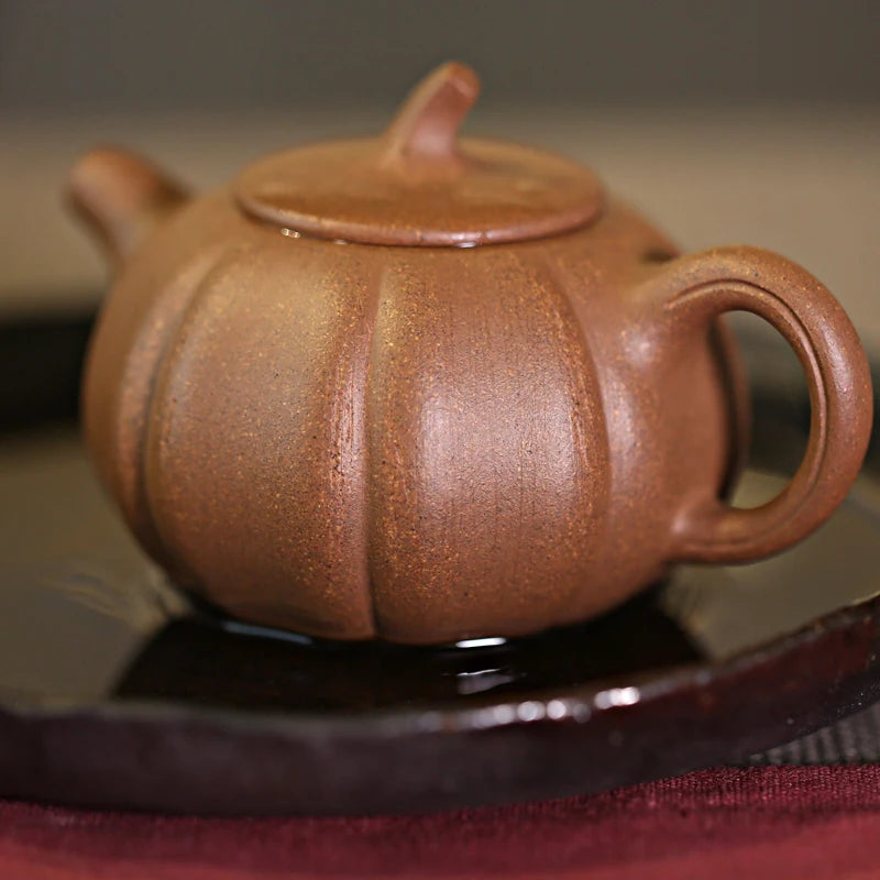 Monohydrate hall yixing recommended small teapot undressed ore pure manual and old mud pumpkin pot of 130 ml