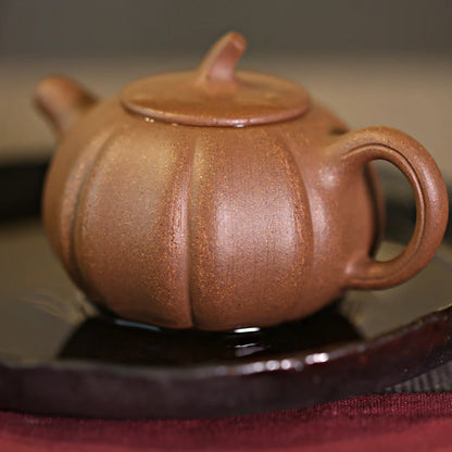 Monohydrate hall yixing recommended small teapot undressed ore pure manual and old mud pumpkin pot of 130 ml