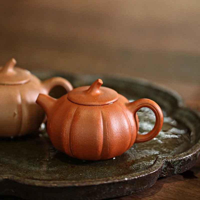 Monohydrate hall yixing recommended small teapot undressed ore pure manual and old mud pumpkin pot of 130 ml