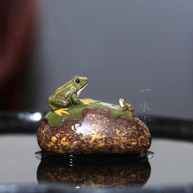 Monohydrate hall yixing undressed ore purple sand tea spoil all hand play tea set stone frog spraying tea of a pet