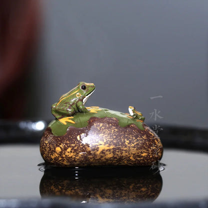 Monohydrate hall yixing undressed ore purple sand tea spoil all hand play tea set stone frog spraying tea of a pet