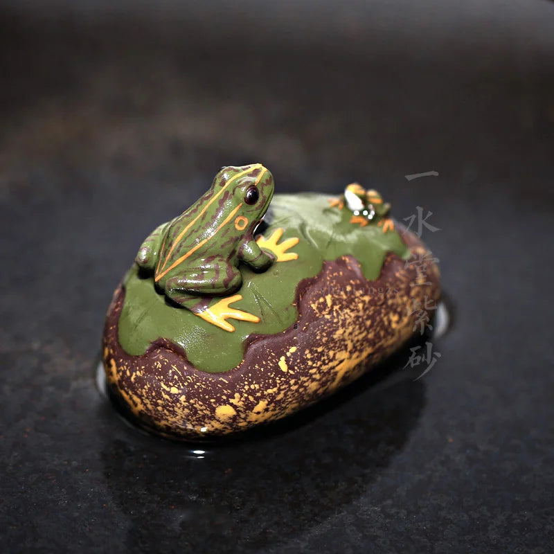 Monohydrate hall yixing undressed ore purple sand tea spoil all hand play tea set stone frog spraying tea of a pet