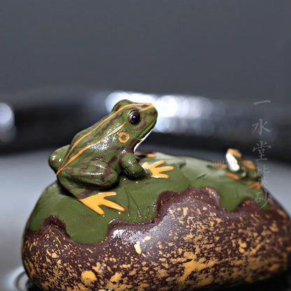Monohydrate hall yixing undressed ore purple sand tea spoil all hand play tea set stone frog spraying tea of a pet
