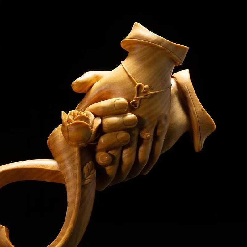 Natural Cypress Hand in Hand Love Statue Solid Wood Carving  High Quality Home Room Office Wedding Decoration Souvenirs 6.28 in