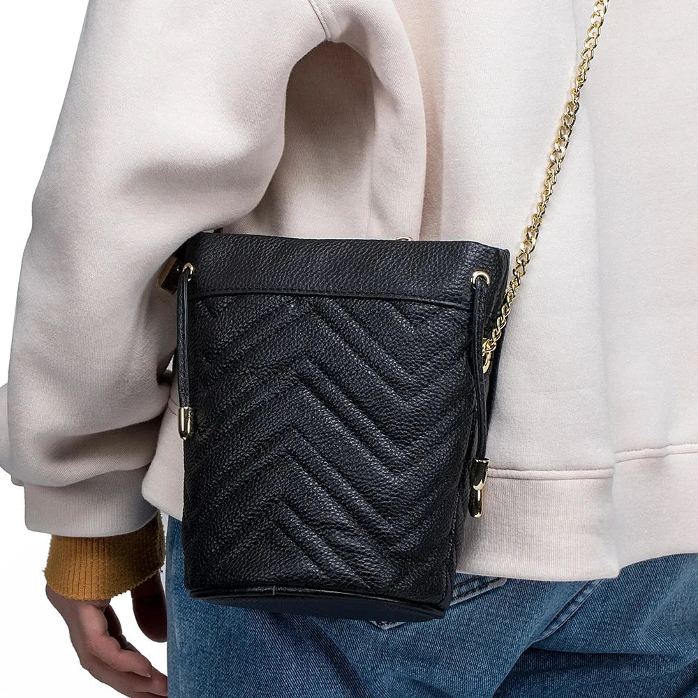 New Cowhide Fashion Chain Women's Striped Body Line One Shoulder Cross-body Soft Leather Bucket Bag Large Capacity