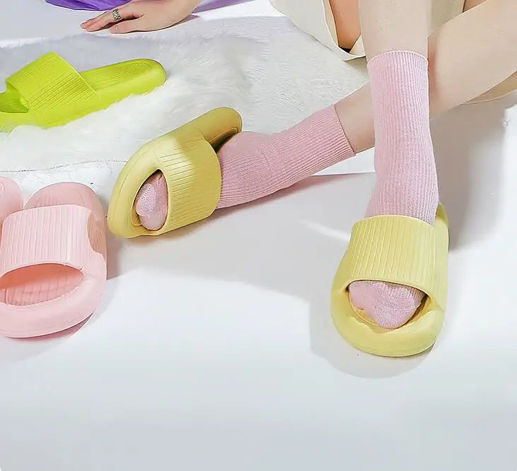 New Fashion Women Slippers Summer Flat Lightweight Shoes without Box