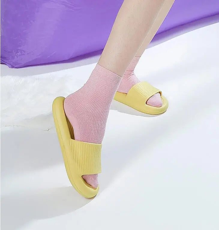 New Fashion Women Slippers Summer Flat Lightweight Shoes without Box