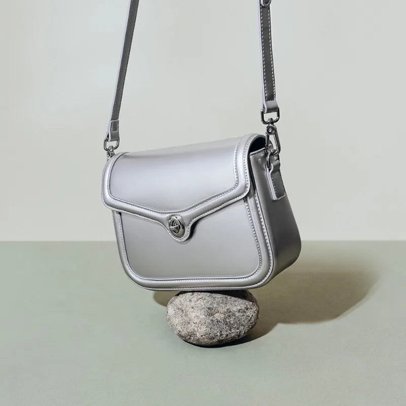 New Korean Chic Minority Designer Tofu Small Square Bag Fashion High Quality Latchsilver Shoulder Bags Elegant Commuter Bolsas