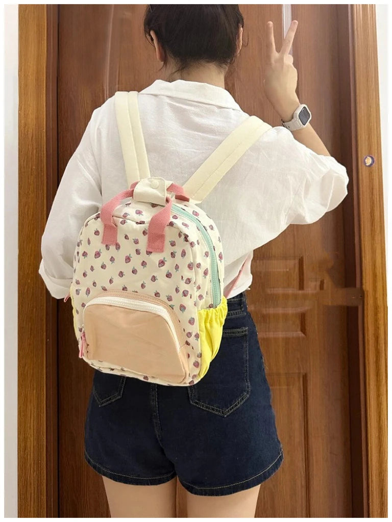 New Lovely Canvas Strawberry Printed Girls School Bag Cute Contrast Backpack Daughter Children's Small Bag