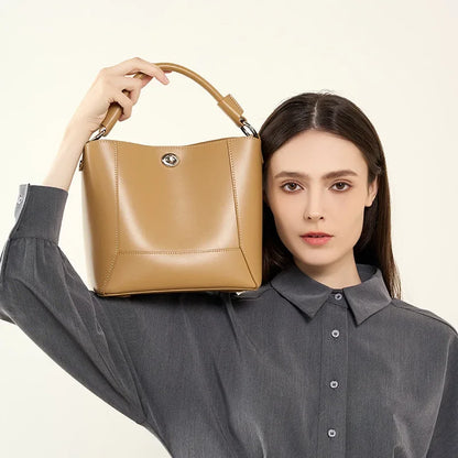 New Water Bucket Bag Handheld Genuine Leather One Shoulder Women's Bag Soft Leather Large Capacity Simple Fashion Crossbody Bag