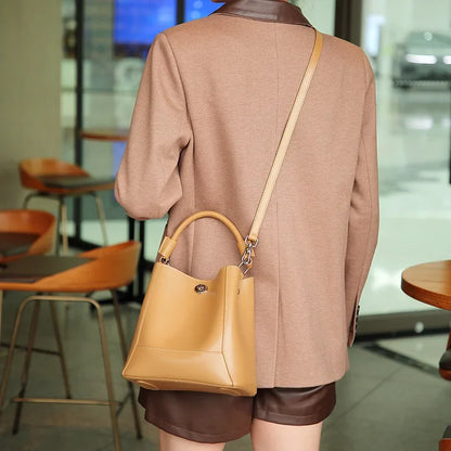 New Water Bucket Bag Handheld Genuine Leather One Shoulder Women's Bag Soft Leather Large Capacity Simple Fashion Crossbody Bag
