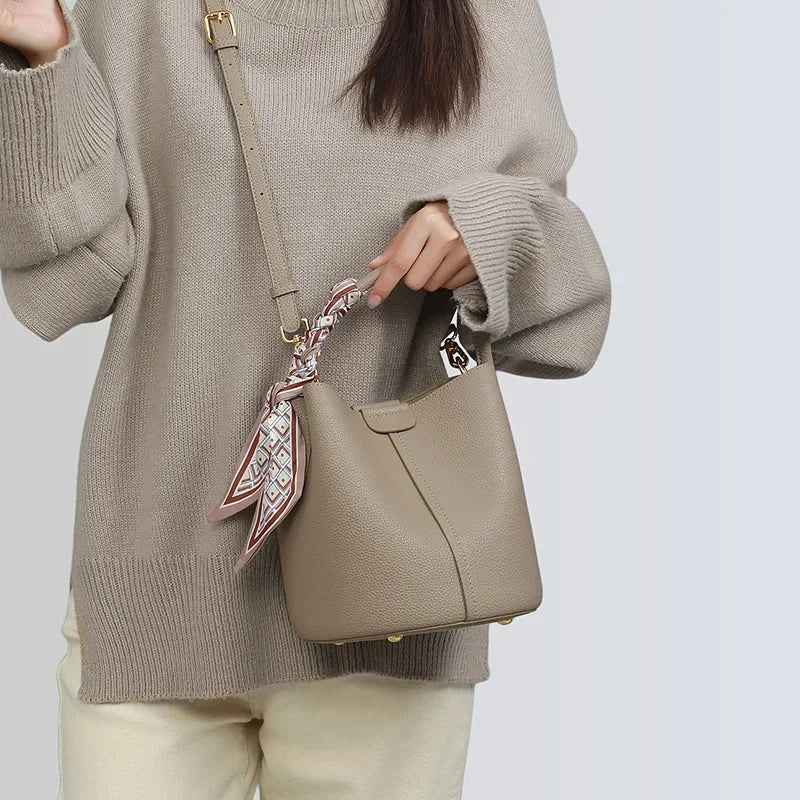 New Women's Bag Crossbody Bags 2024 Light Luxury Genuine Leather Portable Bucket Bag Designer Bags  Luxury Bag