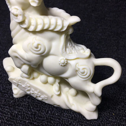 New domineering bull lucky Statue Modern art hand-carved High-end Home decoration Ornaments Office gift statue
