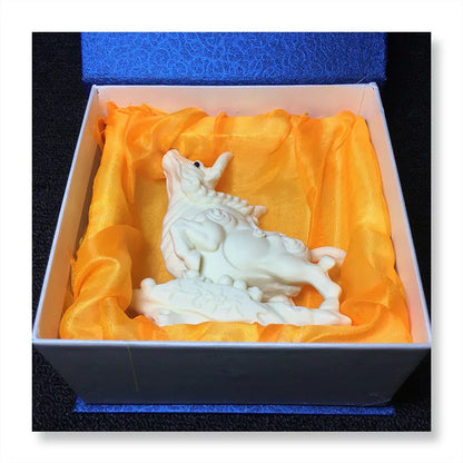 New domineering bull lucky Statue Modern art hand-carved High-end Home decoration Ornaments Office gift statue