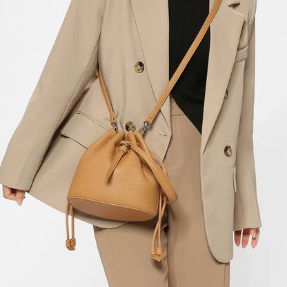 Niche Designer Drawstring Bucket Bag Simple All-match Large Capacity Folds Crossbody Purses Clutch Fashion Elegant Solid Bolsas