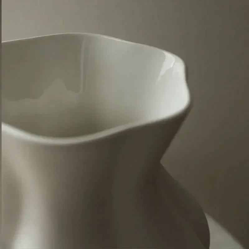 Nordic Style Ceramic Human Body Vase Statue Vase Ornaments Office Desktop Flower Arrangement Vase Home Decoration Accessories
