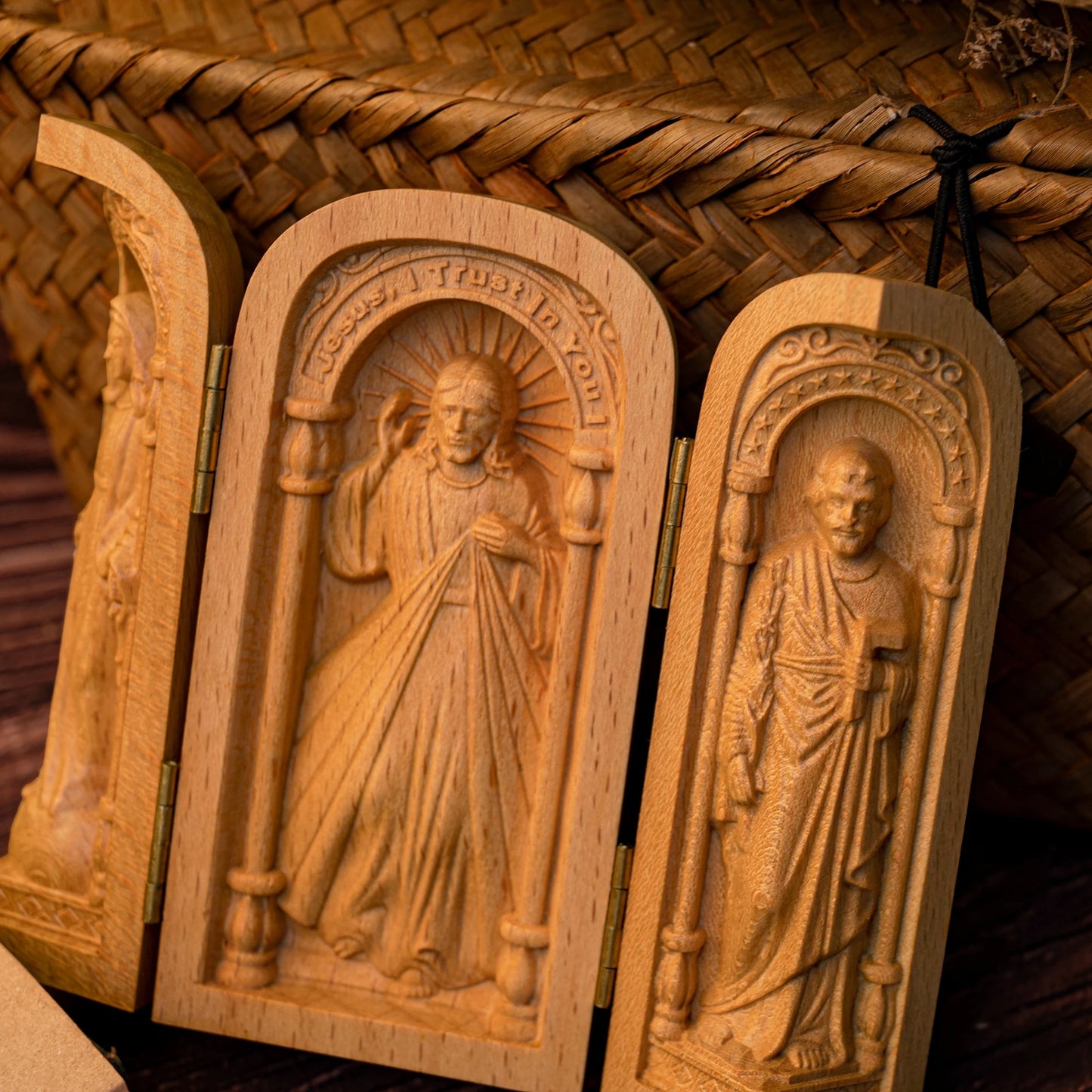 Portable Church Mini Christian Altar, Hand Carved, Religious Objects, Jesus Christ, Joseph, Virgin Mary Statue