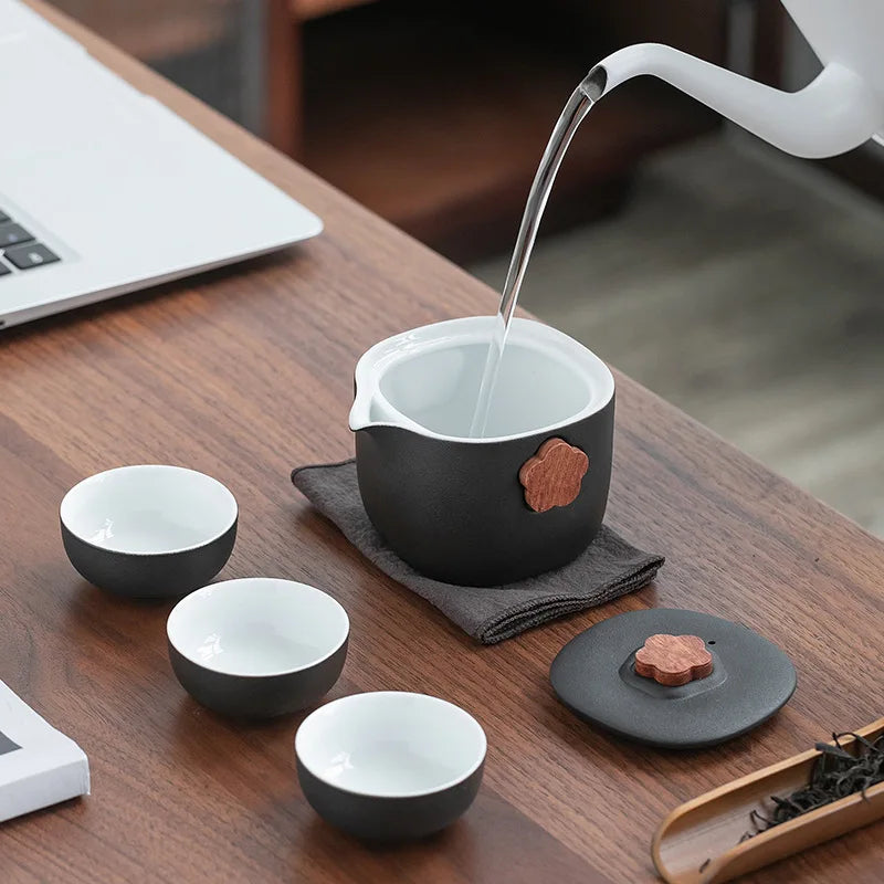 Portable Travel Tea Set Ceramic Teapot Kettle Quik Pots One pot and Three cups Teaware Chinese Drink Teapots Tea Cup Gaiwan