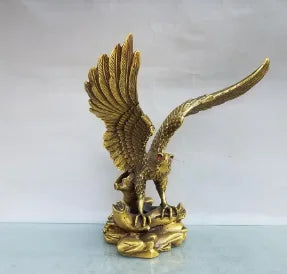 Pure copper Kaiguang Eagle ornaments show great prospects