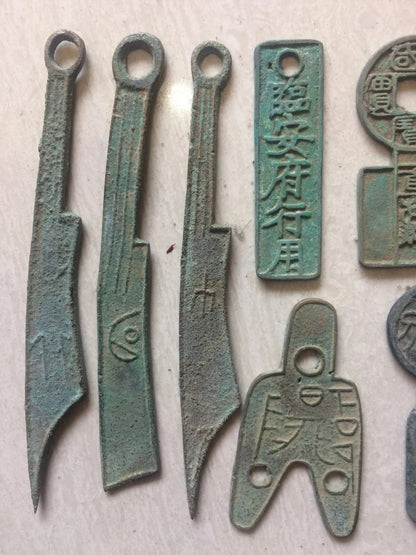 Randomly send Old China Bronze fengshui Collect ancient knife-shaped coin Money Coins metal crafts