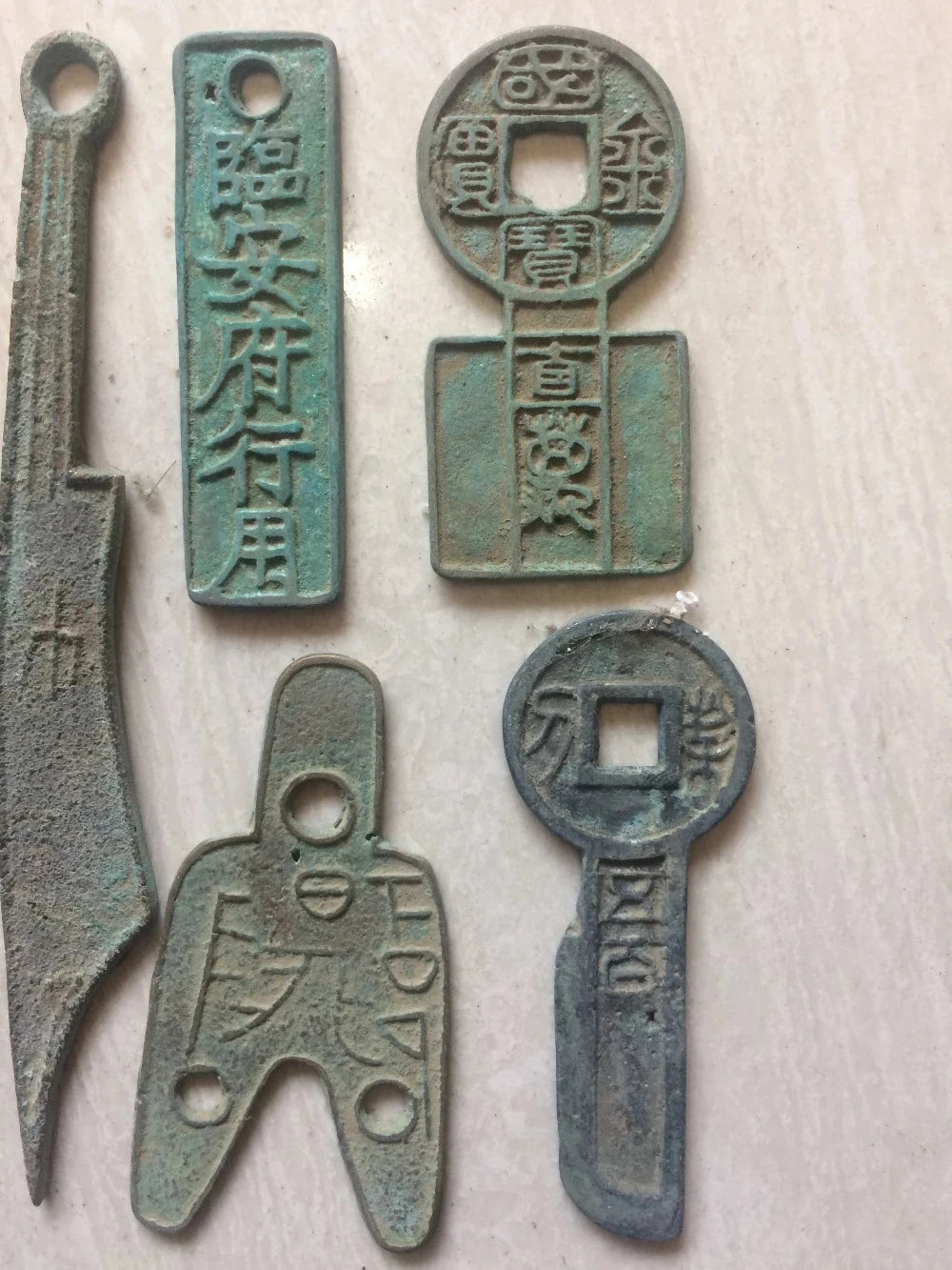 Randomly send Old China Bronze fengshui Collect ancient knife-shaped coin Money Coins metal crafts