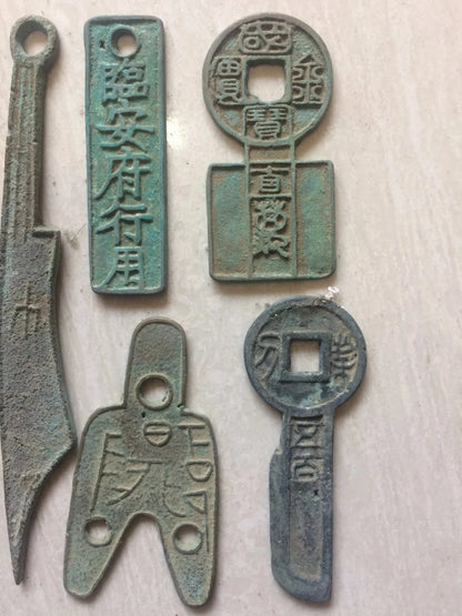 Randomly send Old China Bronze fengshui Collect ancient knife-shaped coin Money Coins metal crafts