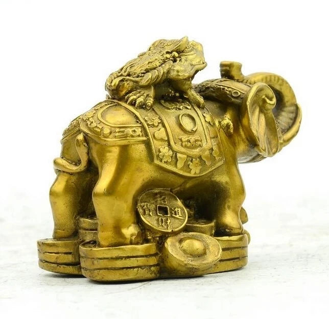 Rare Chinese manual hammer copper spittor elephant statue of peace