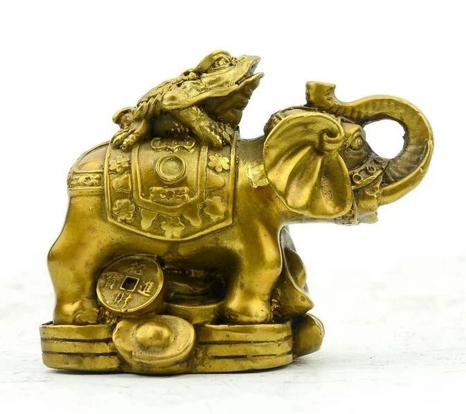 Rare Chinese manual hammer copper spittor elephant statue of peace