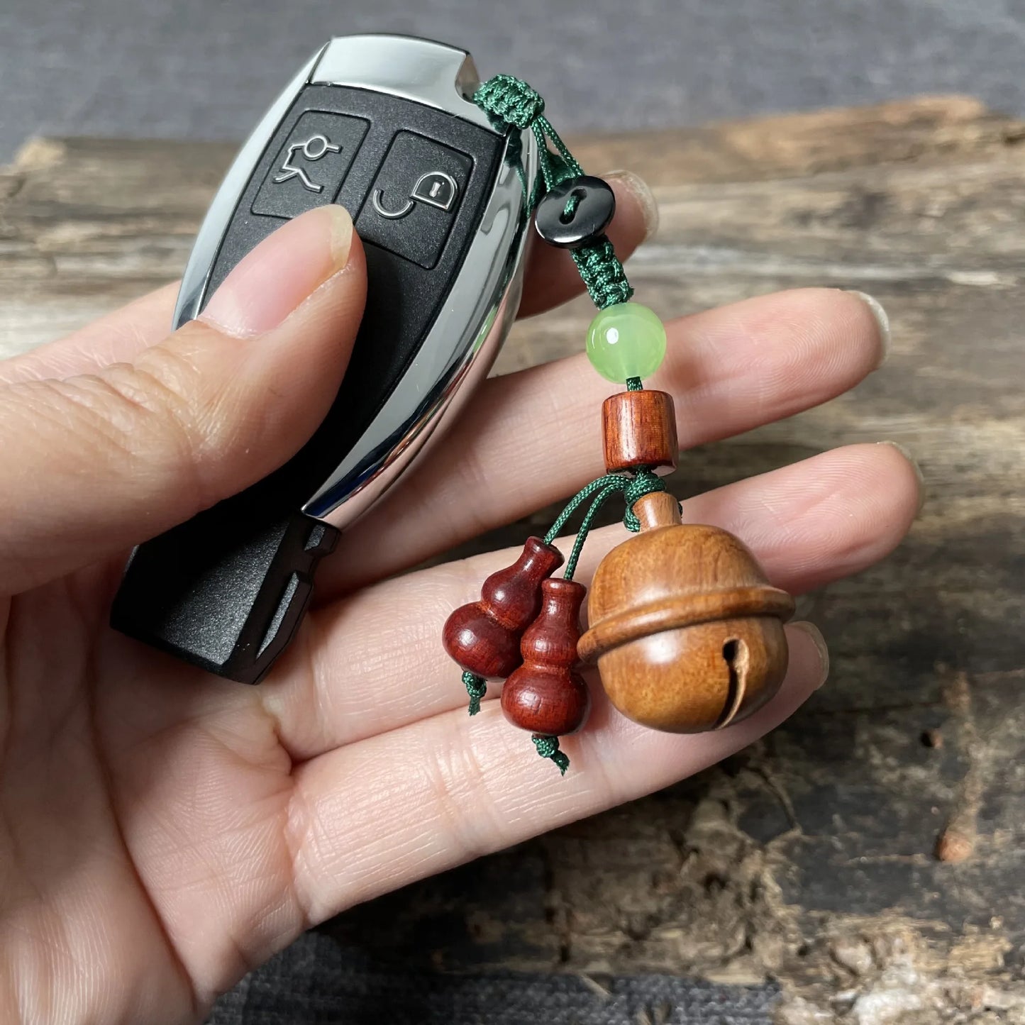 Red Sandalwood Luminous Keychain for Couples, Bag Pendant, Car Key Chain, Wooden Animals, Wood Wall Decor, Boys and Girls Decora