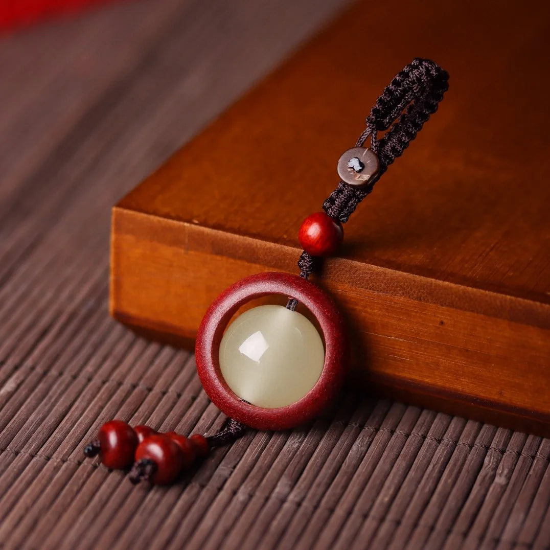 Red Sandalwood Luminous Keychain for Couples, Bag Pendant, Car Key Chain, Wooden Animals, Wood Wall Decor, Boys and Girls Decora