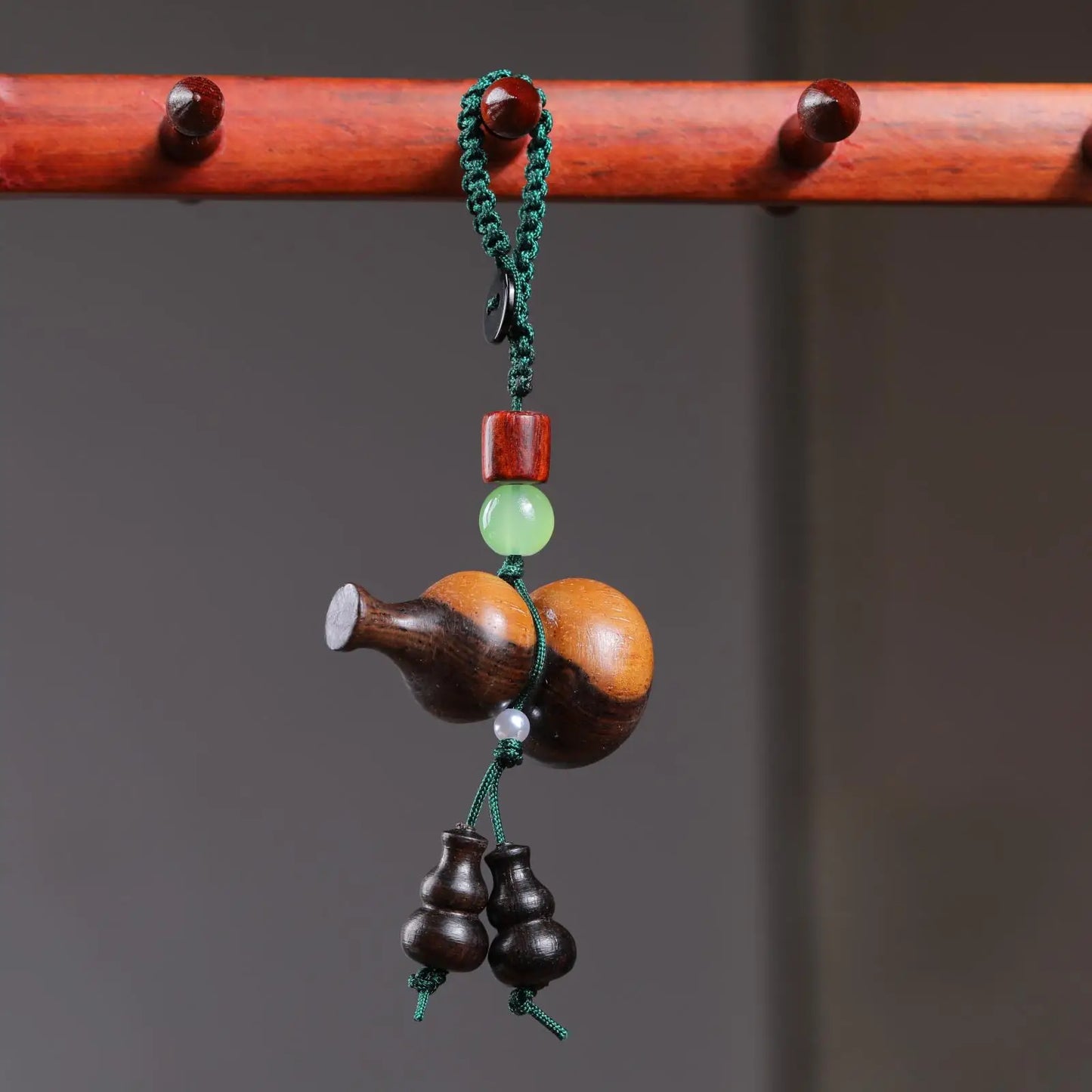 Red Sandalwood Luminous Keychain for Couples, Bag Pendant, Car Key Chain, Wooden Animals, Wood Wall Decor, Boys and Girls Decora