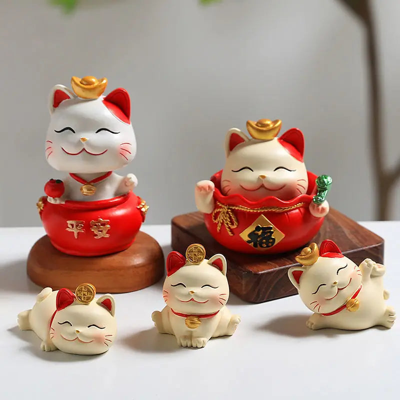 Resin Cartoon Fortune Cat Car Ornament Micro Landscape Bonsai Decoration Desktop Creative Trinket Home Accessories Figurines
