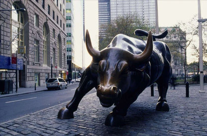 GOOD- Unique # stock market Money drawing Wall Street Charging Bull  Brass statue # home office auspicious efficacious Talisman
