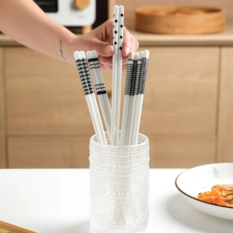 Simple Japanese-style Ceramic Chopsticks Anti-slip Mildew-proof Antibacterial Heat-resistant Bone Porcelain Chopsticks