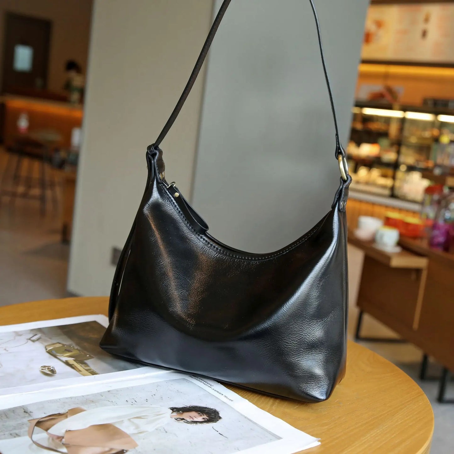 Small and versatile women's bag, single shoulder crossbody bag, minimalist women's bag, zippered shell bag