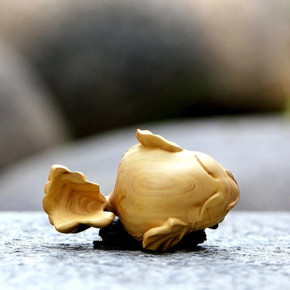 Small leaf boxwood carving goldfish handlebars, solid wood stationery, goldfish ornaments, feng shui handlebars, car pendants