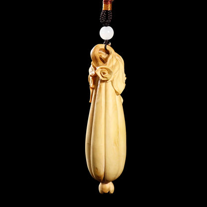 Small leaf boxwood carving, solid wood home decoration, car pendant, loofah decoration, and exquisite handicrafts Hand play