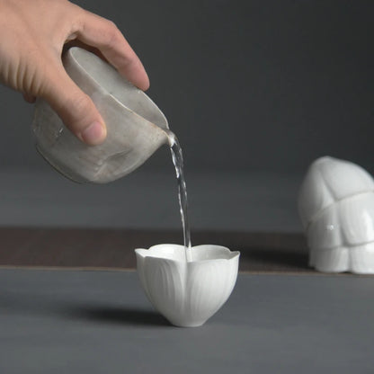 Spray at the beginning of the jingdezhen hand-carved cup sweet white glaze flower petals ling thin sample tea cup
